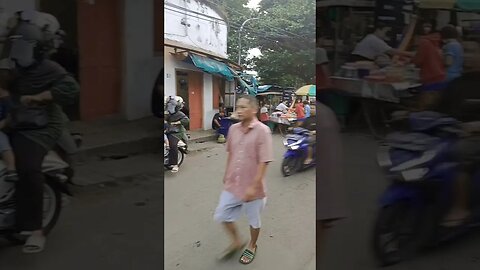 Ngabuburit Sambil Mencari Makanan untuk Buka Puasa Di Dekat Makam Peneleh