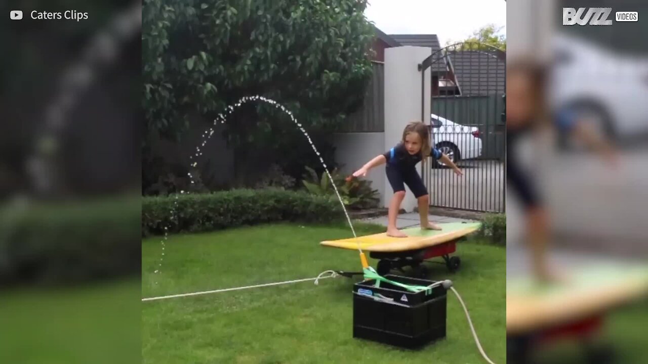 Menino pratica surf em casa!