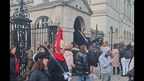 Female kings guard uses her horse to move back large crowd of tourists #thekingsguard