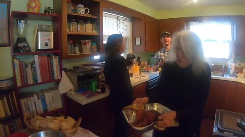 Caldwell women cooks Thanksgiving dinner to thank contractors for fixing her roof for free