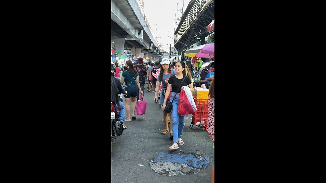 Walking Massive Crowds in the Philippines 🇵🇭