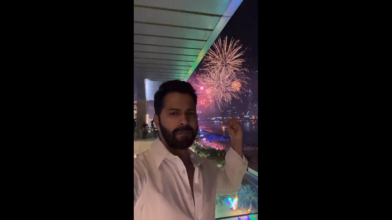 Varun Dhawan New Year Celebration 🎊 #viral #shortvideo #ytshorts #shortsfeed #varundhawan #varun