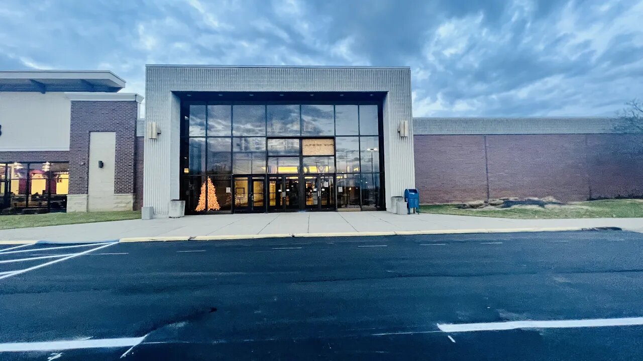 Old Towne Mall in Middletown Ohio. Dead Mall.