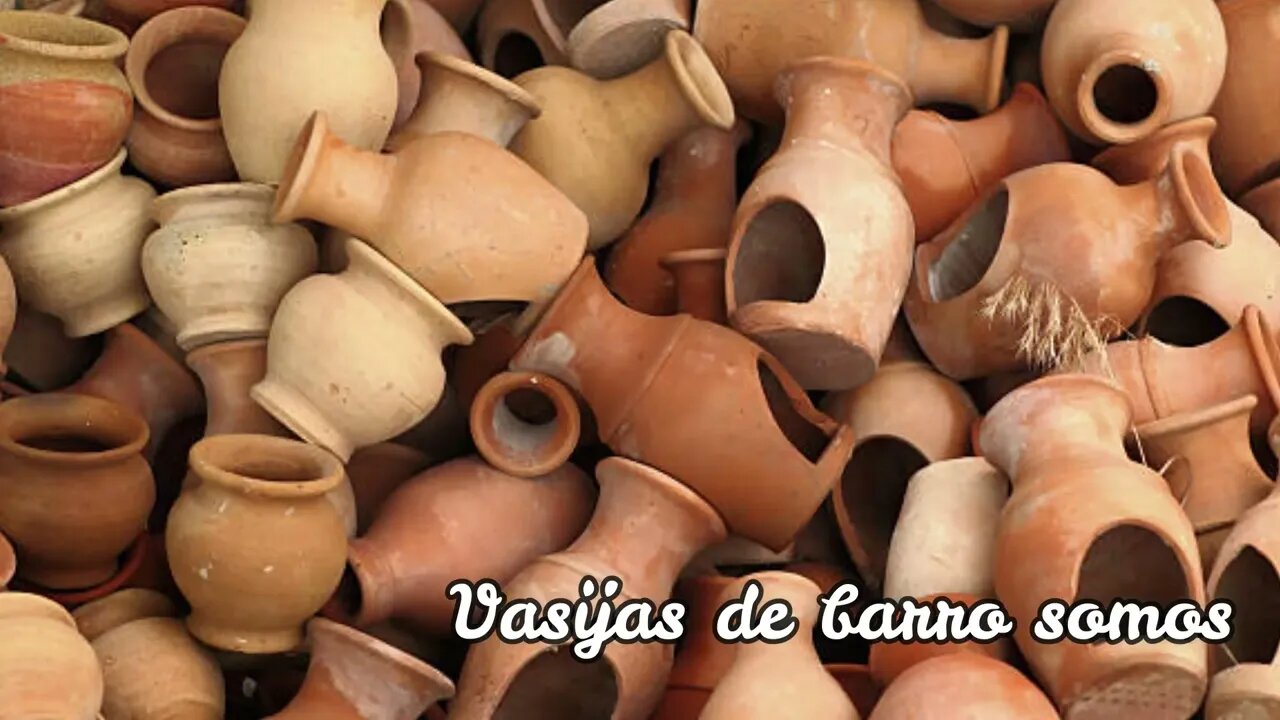 Vasijas De barro somos