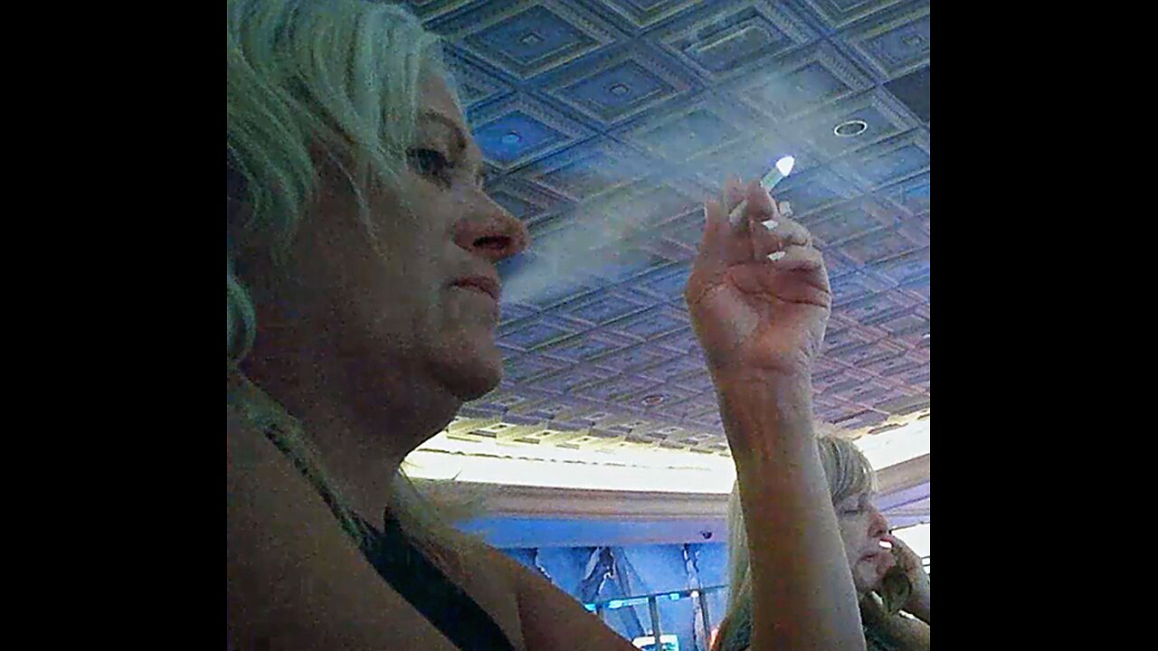 Candid Smoking Sexy Woman 185