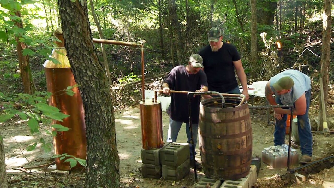 Moonshine Bandits - Pass Me The Ammo