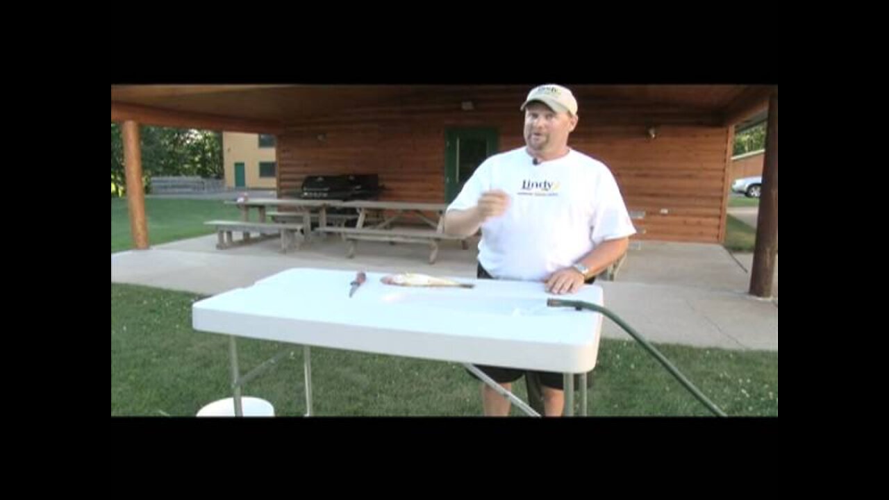 Lindy Fish Cleaning Table - Midwest Outdoors Tip Of The Week.mov