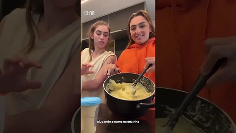 ajudado a namo na cozinha