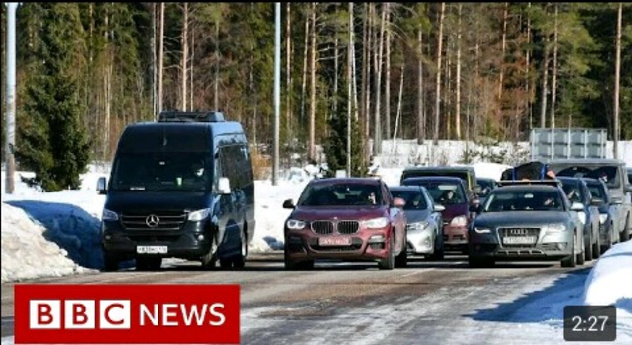 The Russians leaving their country for Finland - BBC News