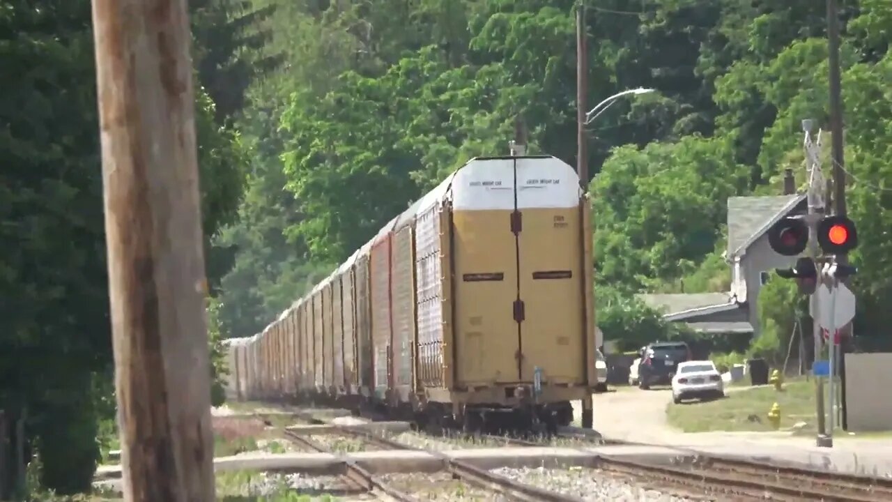 Lots of power on this intermodal/manifest