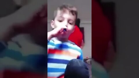 Shocking OMG kid is Vaping with Mum in the room #shorts #Live #hombre #mujer#funny