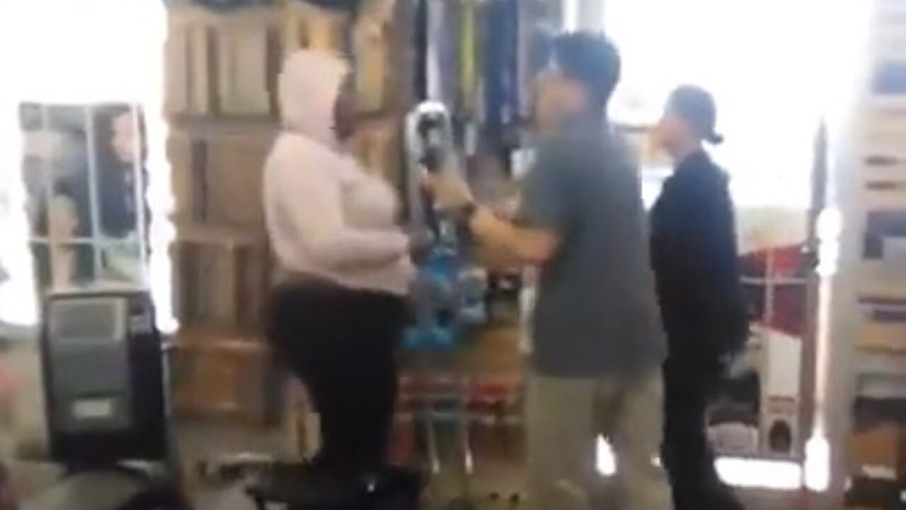 This Korean Couple Has Had Enough Of The Shoplifting Bullsh!t