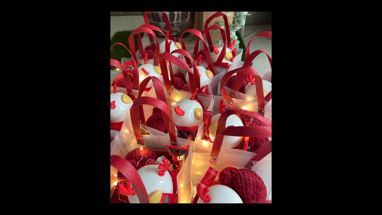 [OMG] Santa is coming to town