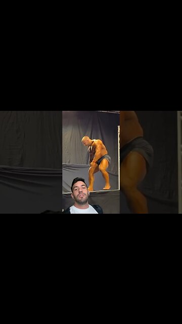 Mutante russo pula do palco e se machuca feio