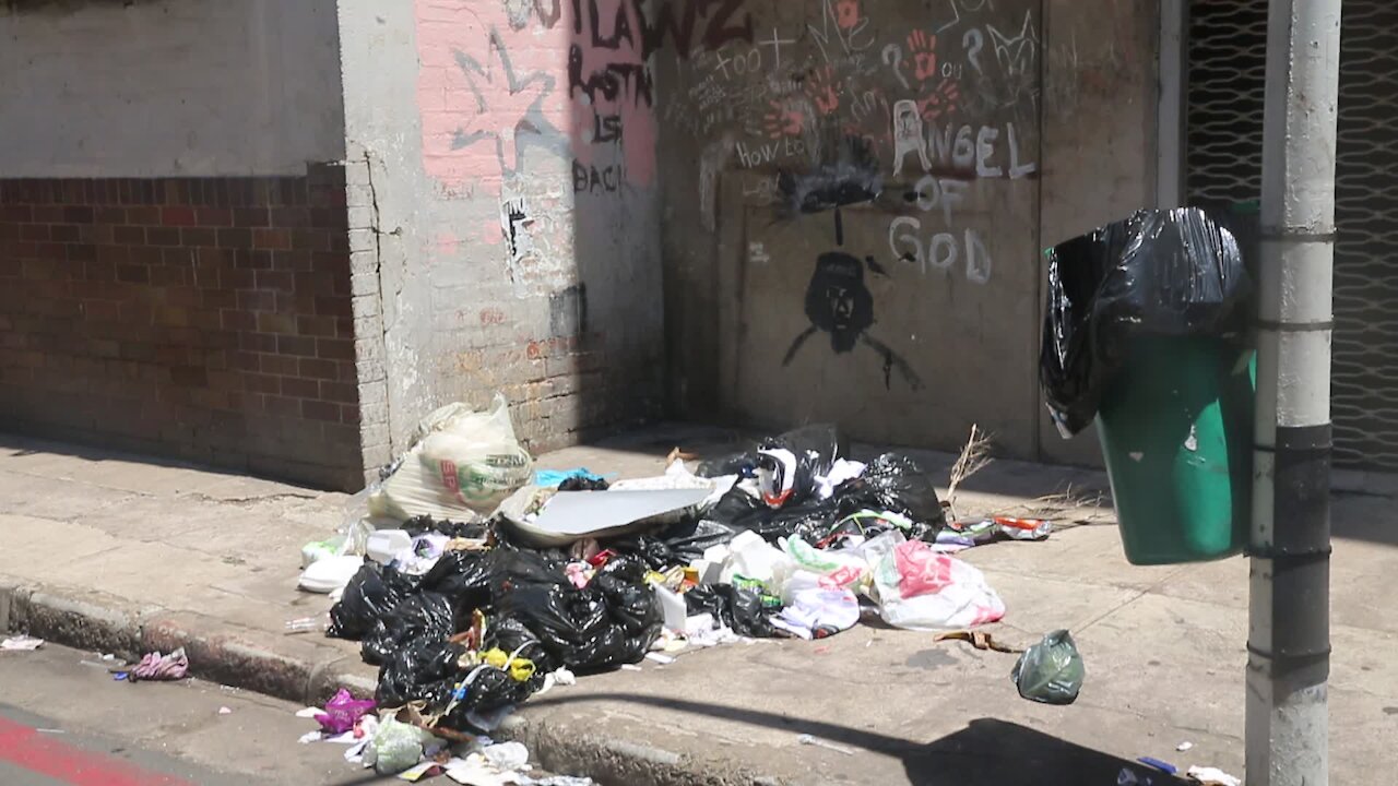 SOUTH AFRICA - Durban - Uncollected rubbish (Video) (45N)