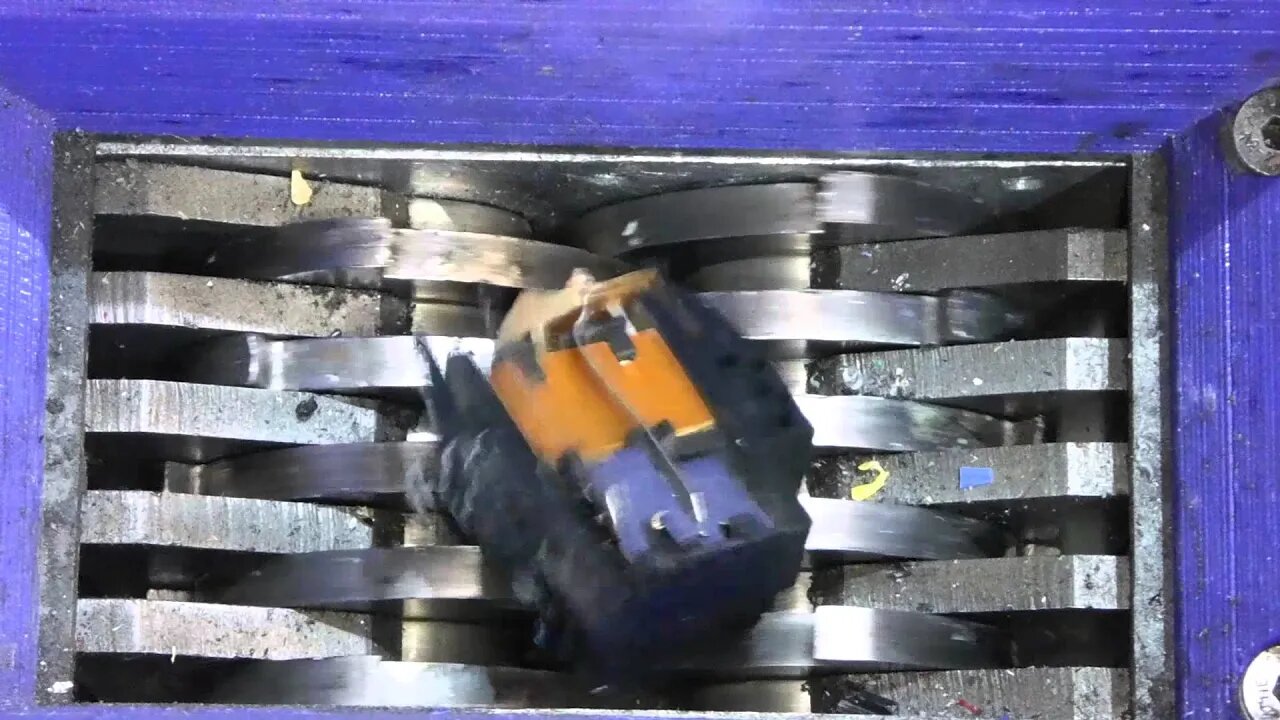 FilaMaker mini shredder crushing electronic components part 2