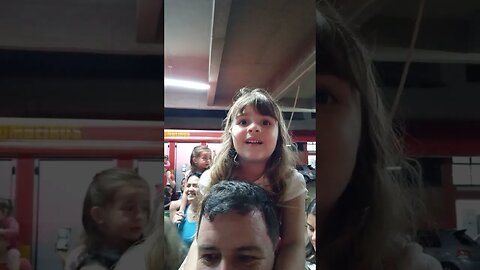 Lis foi visitar o corpo de bombeiros