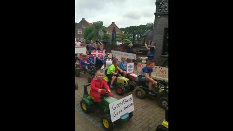 Dutch children showing their support for the farmers protests