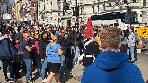 Make way Easter Sunday 🐣 #horseguardsparade