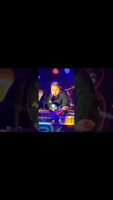 MixedupMike dropping it. #djlife #djlifestyle #Breaks #music #livedjsets