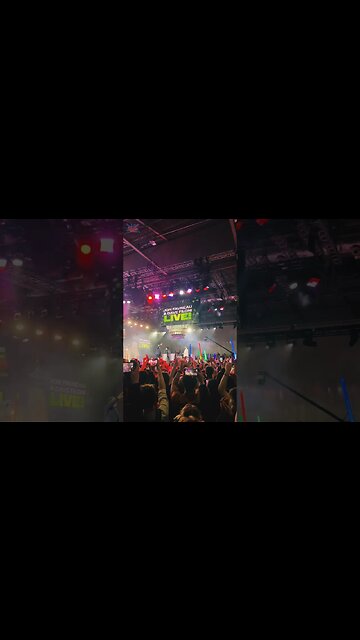 LIVE Crowd Reaction for Dave Filoni & Jon Favreau at Star Wars Celebration 🤯