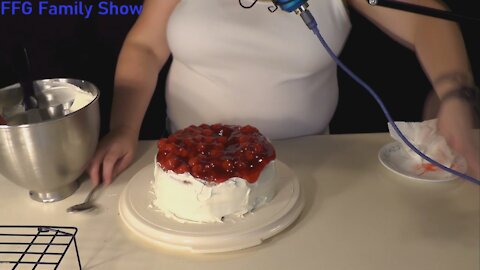 FFG Food Makin Cherry Pie Filled Cake