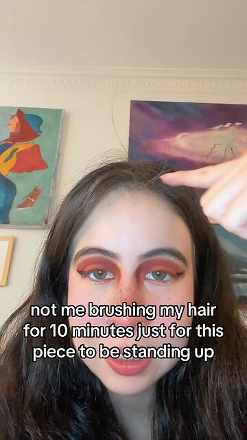 #greeneyes #greeneyes💚 #hair #frizzyhair #curlyhairroutine