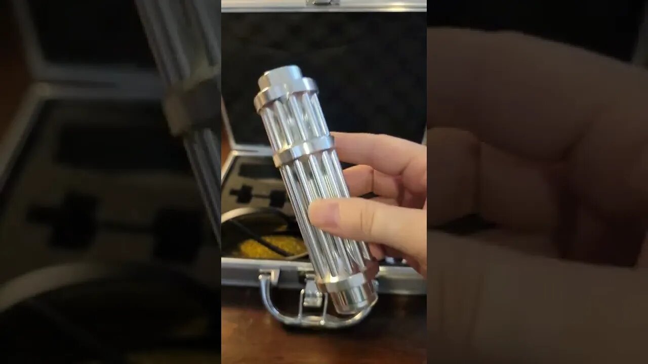 Flashlight lightsaber