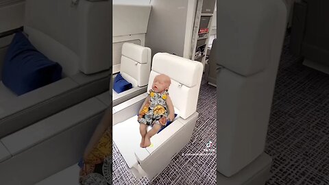 Baby Flying on Airplane ALONE!
