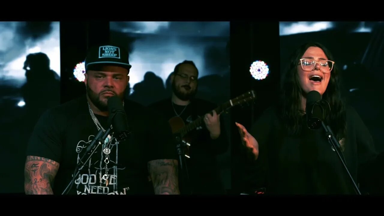 Struggle Jennings & Caitlynne Curtis God We Need You Now Acoustic