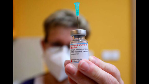 Farmaceutico Japones Encontra PARTICULAS PRETAS Na Vacina Moderna