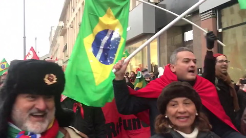 Marcha dos 100 anos da Revolução Russa em Moscou tem 'Fora, Temer'