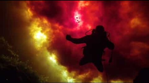 Imagens incríveis de um mergulho em um ‘Rio de Fogo’