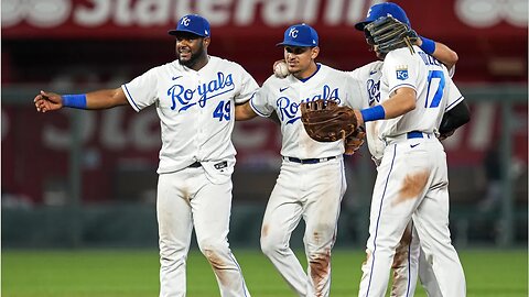 MLB Double Play 4/12: Royals-Rangers (O 9), Giants (+135)