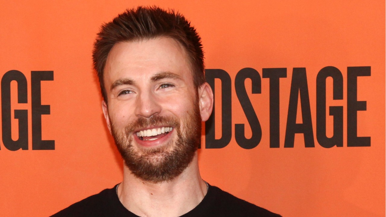 Chris Evans Pays Homage To Dogs On Twitter