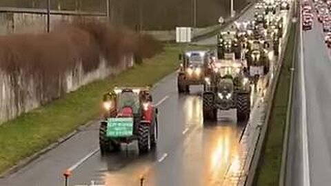 France 🇫🇷 farmers demonstrating in front of the Ardennes Prefecture.