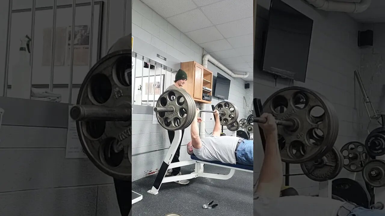 405lbs Raw bench, Crazy 🤪 old man, Recovering from the Flu