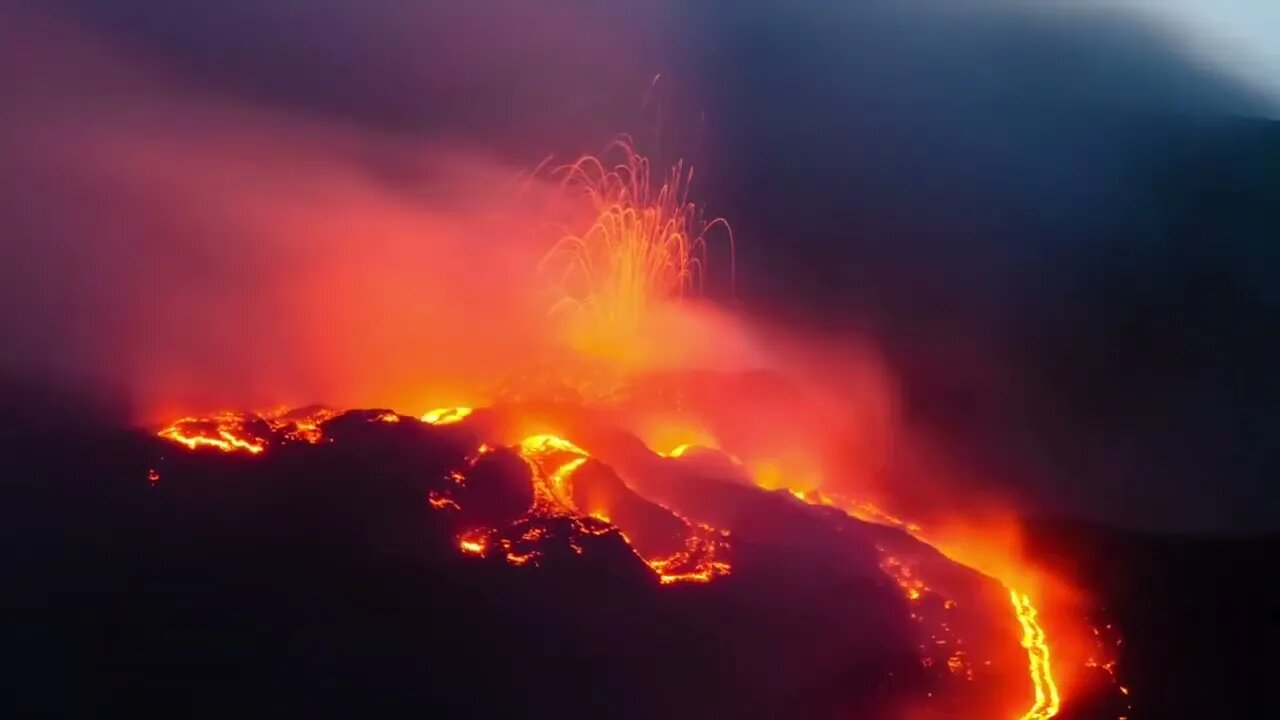 Volcanoes for Kids | A fun and engaging introduction to volcanoes for children