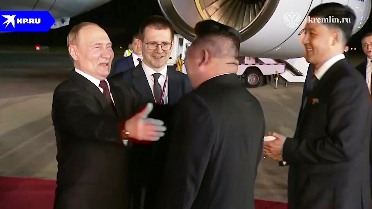 Kim Jong-un personally met Vladimir Putin at Pyongyang airport