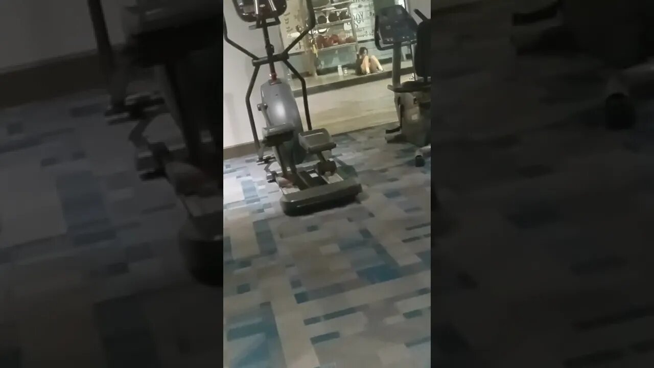 Filming girls in the gym pran part 1