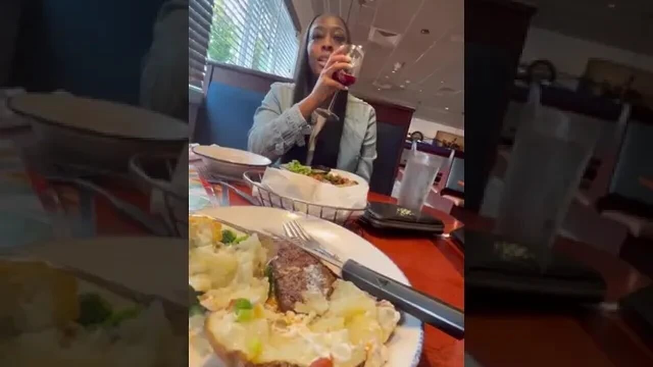 Woman wants her date to pay for her 2 kids food on the 1st date as a penalty for being late?