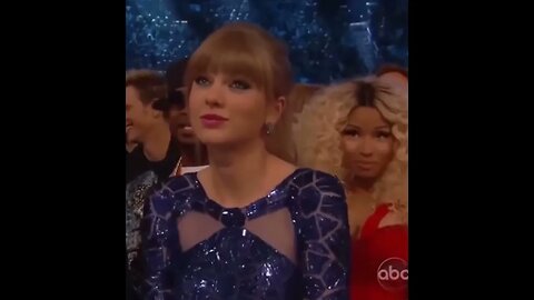Nicki Minaj Gives Taylor Swift a Dirty Look