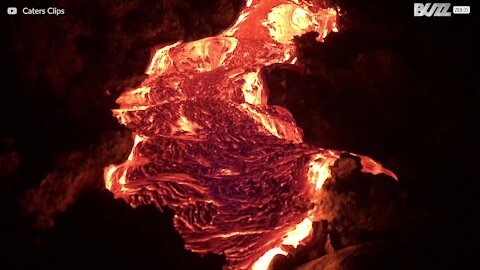 Un fiume di lava alle Hawaii