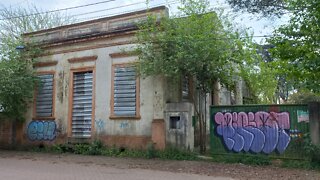 Casarão abandonado na rua da praia em São Leopoldo/RS