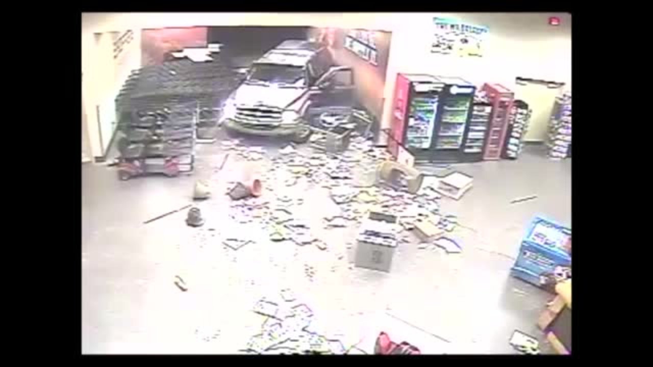 Video shows 2 crashing into Chandler store, stealing 21 guns