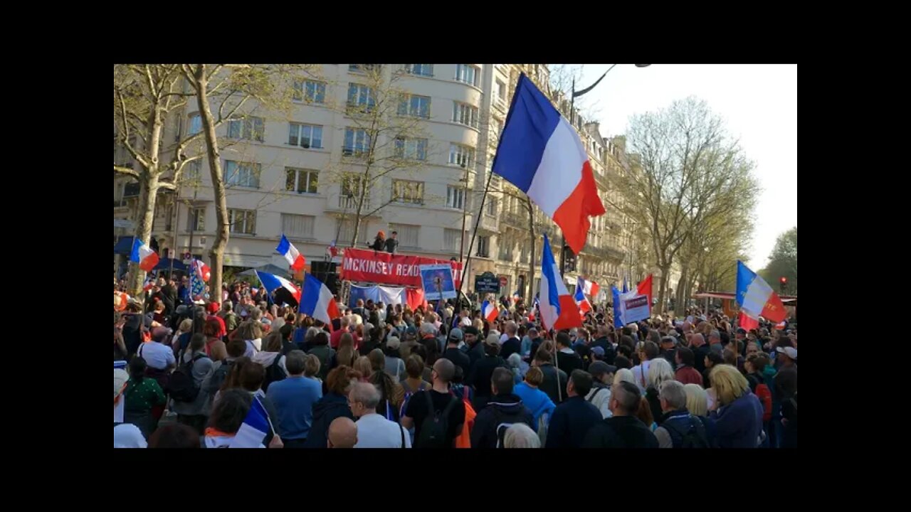 Manifestation contre le pass Vaccinal place du Place du Palais Royal à Paris le 26/03/2022 - Vidéo16