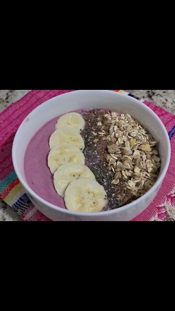 For a good smoothie bowl you just need a good blender
