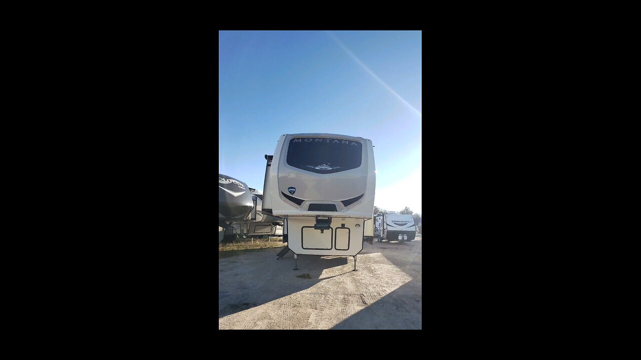 2018 Montana 3820FK