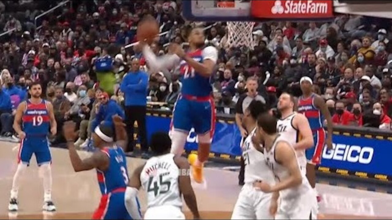 Daniel Gafford got the Wizards bench out of control with this windmill putback dunk