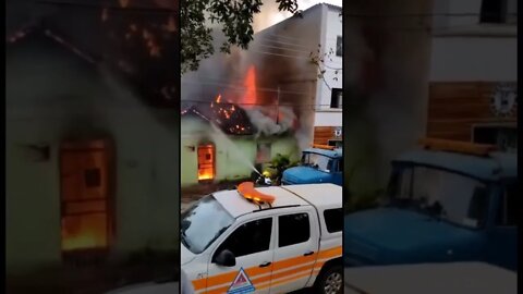 🔥 Um incêndio atinge uma casa no bairro Glória, em São Gabriel da Palha, no Noroeste do ES